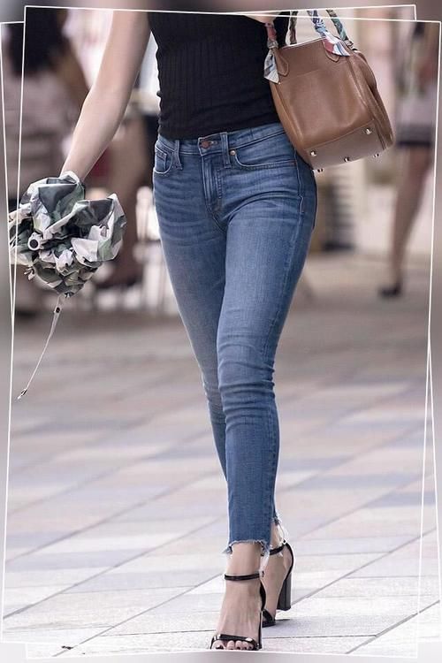 小蛮腰 牛仔裤使整个人气场全开,展现出独特风格,轻松穿出性感身段