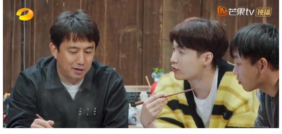 芳心|《向往的生活5》张艺兴即兴弹唱，俘获无数观众芳心，成功出圈！