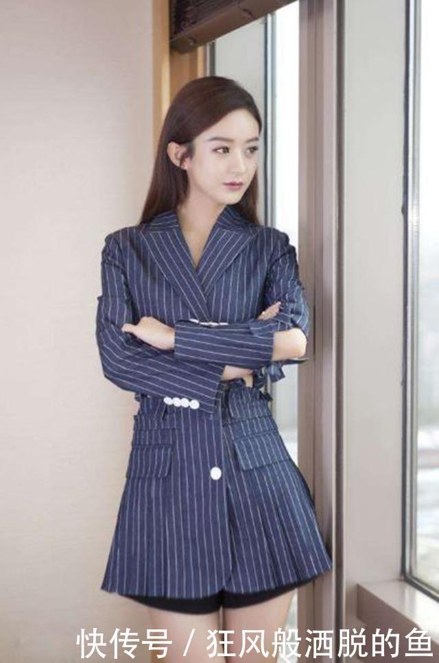 真正有品位的女人，入秋已经穿上了“西装裙”，挡不住的知性范儿