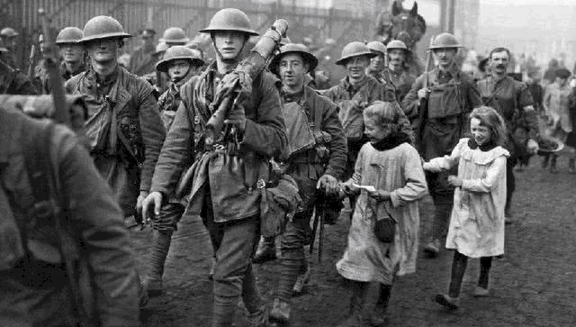 佩服|英国战俘母亲病危，向德军申请探亲，被放回去后他的做法令人佩服