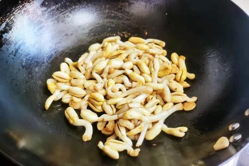 手软|秋季这食材不好买，焯水后加料一炒，鲜香脆爽又下饭，遇到别手软