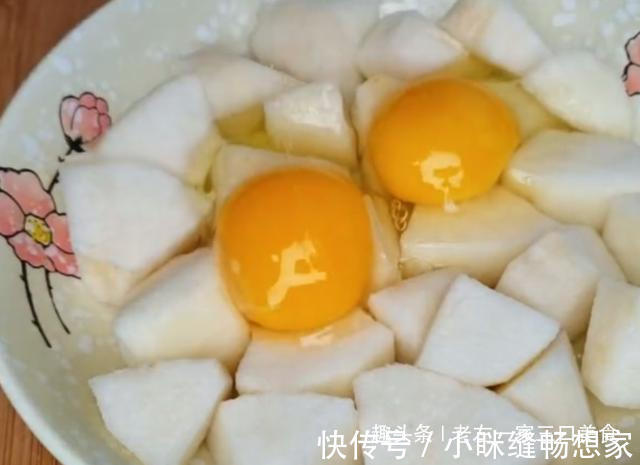一个雪梨两个鸡蛋,教你意想不到的吃法,香甜美味,吃过念念不忘