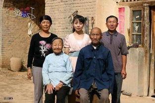 天差地别的王小丫和草帽姐一个低调无冕之王，一个浮夸遭人唾弃