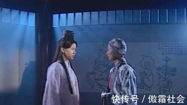 九阴真经&同样练九阴白骨爪,为何黄衫女能秒杀周芷若?周伯通说出了原因