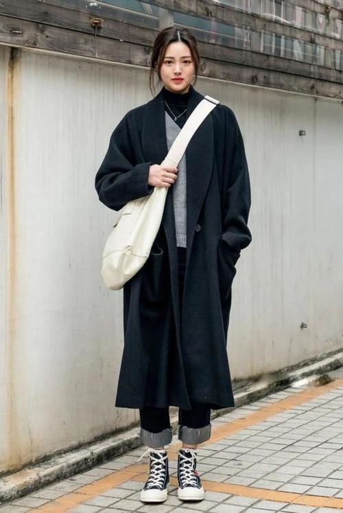 黑色大衣+3种颜色，不仅能够打破沉闷感，还能展现高级感