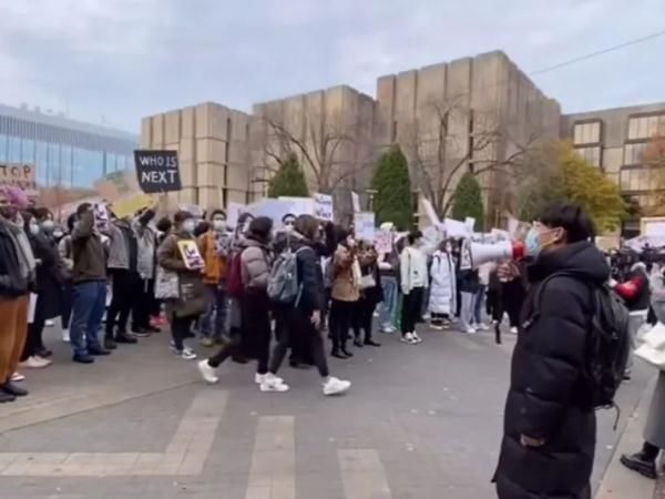 枪杀|以中国留学生为主的数百名芝加哥大学学生：我们不是来送死的！