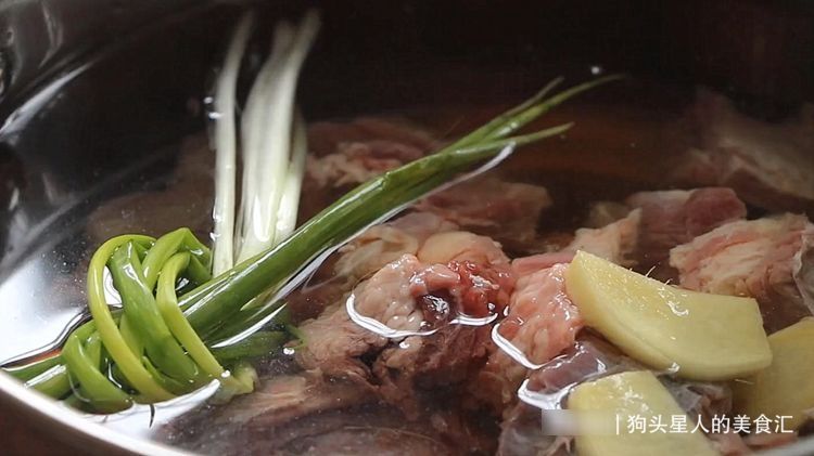 长假在家不想做饭，教你一个做法，土豆牛肉一锅炖，能吃两碗饭