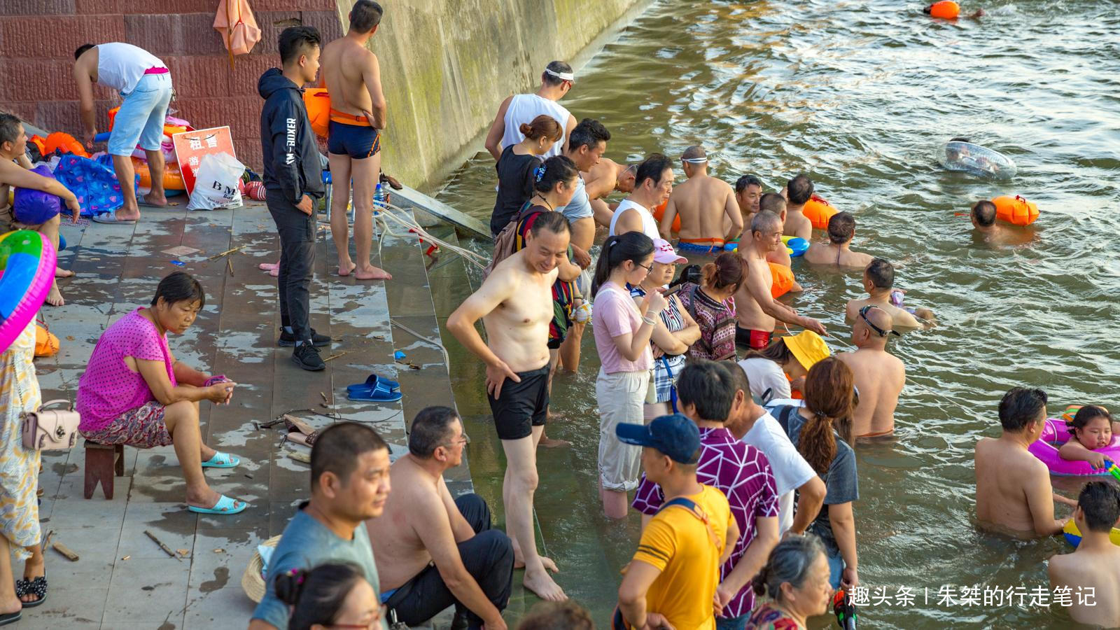 中国最“危险”的泳池，夏天每天数百人游泳，游客我怕游不回来