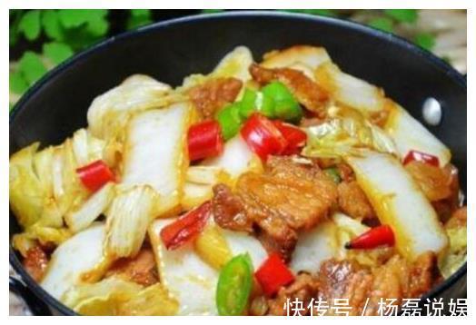 翻炒均匀|美食推荐干锅辣白菜、虎皮尖椒酿肉、肉末鸡蛋羹、板栗红烧肉