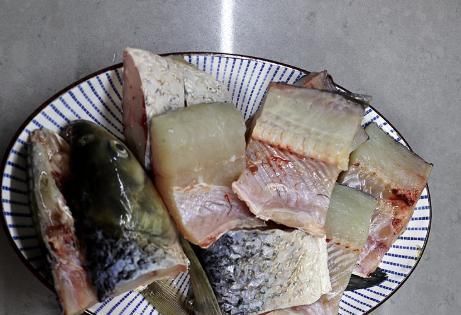  我家|自从学会草鱼这做法，我家隔三差五做，不加一滴水，鲜嫩无腥味