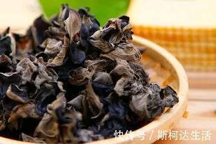 木耳|此物开水都烫不死,吃了没营养还会生病,别舍不得扔掉!
