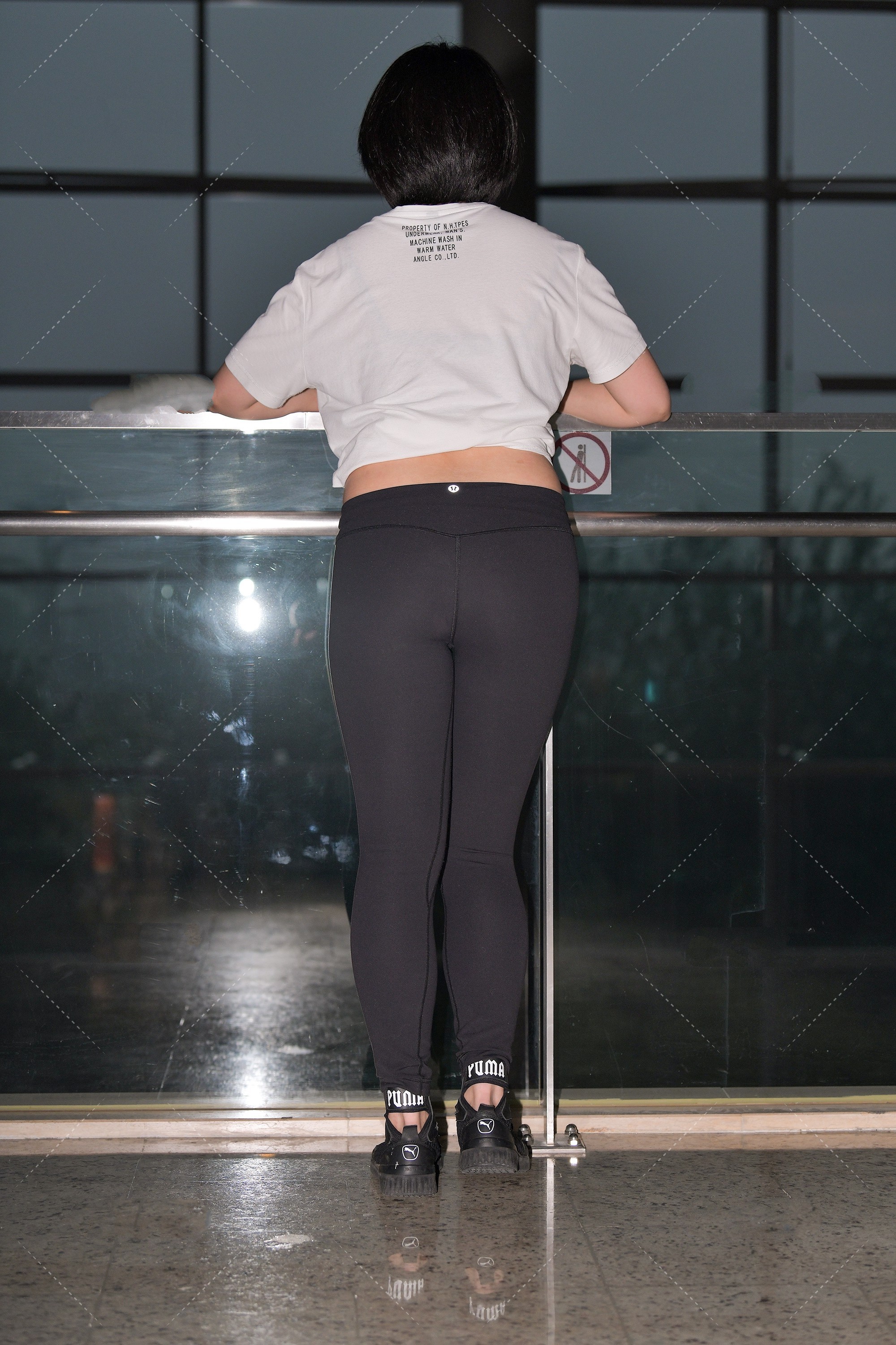 白与黑|白色短袖搭配小黑裤，简单精致，经典不过时