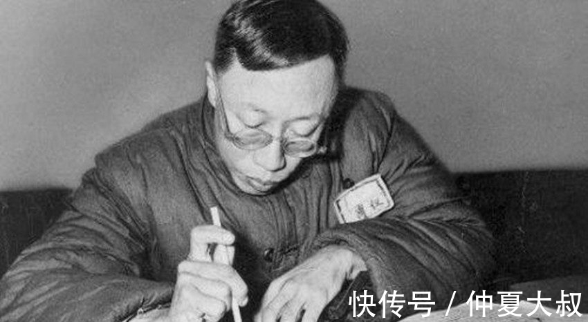 钢笔书法&爱新觉罗溥仪的选民证曝光,其钢笔书法真独到,歪歪斜斜,个性强