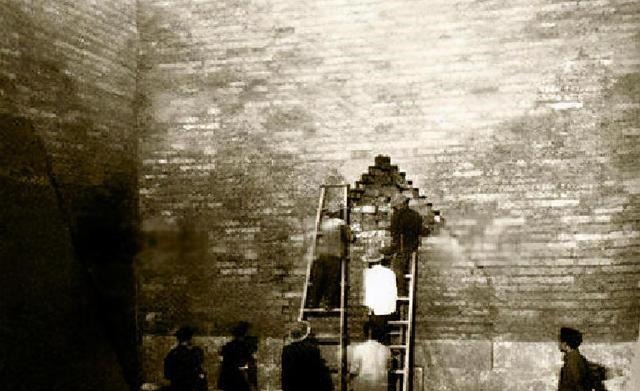 文物|罪人!郭沫若在56年发掘明定陵,徒手上阵,3000多文物大部分受损