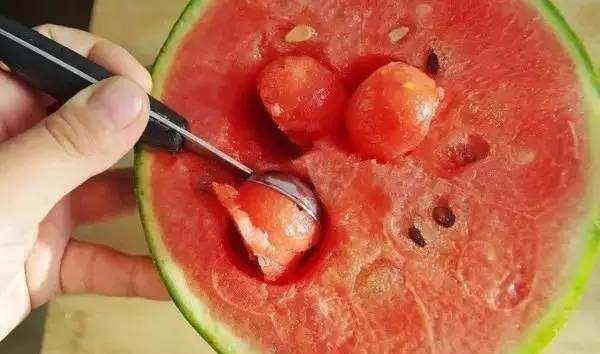 西瓜|糖尿病患者不敢吃的西瓜,其中含有多少糖?告诉你没顾虑的吃法