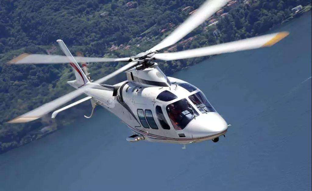 直升机是靠螺旋桨带动的，为何把桨叶架起来却经不住机身的重量