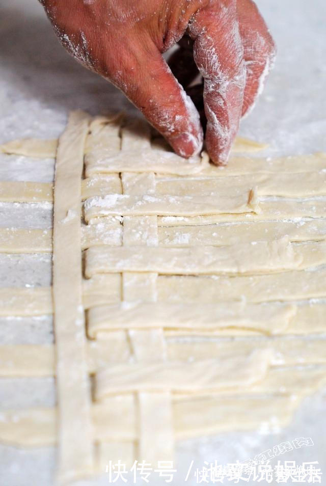 苹果的这个吃法太棒了，外酥里嫩又香甜，关键是做法简单不用和面
