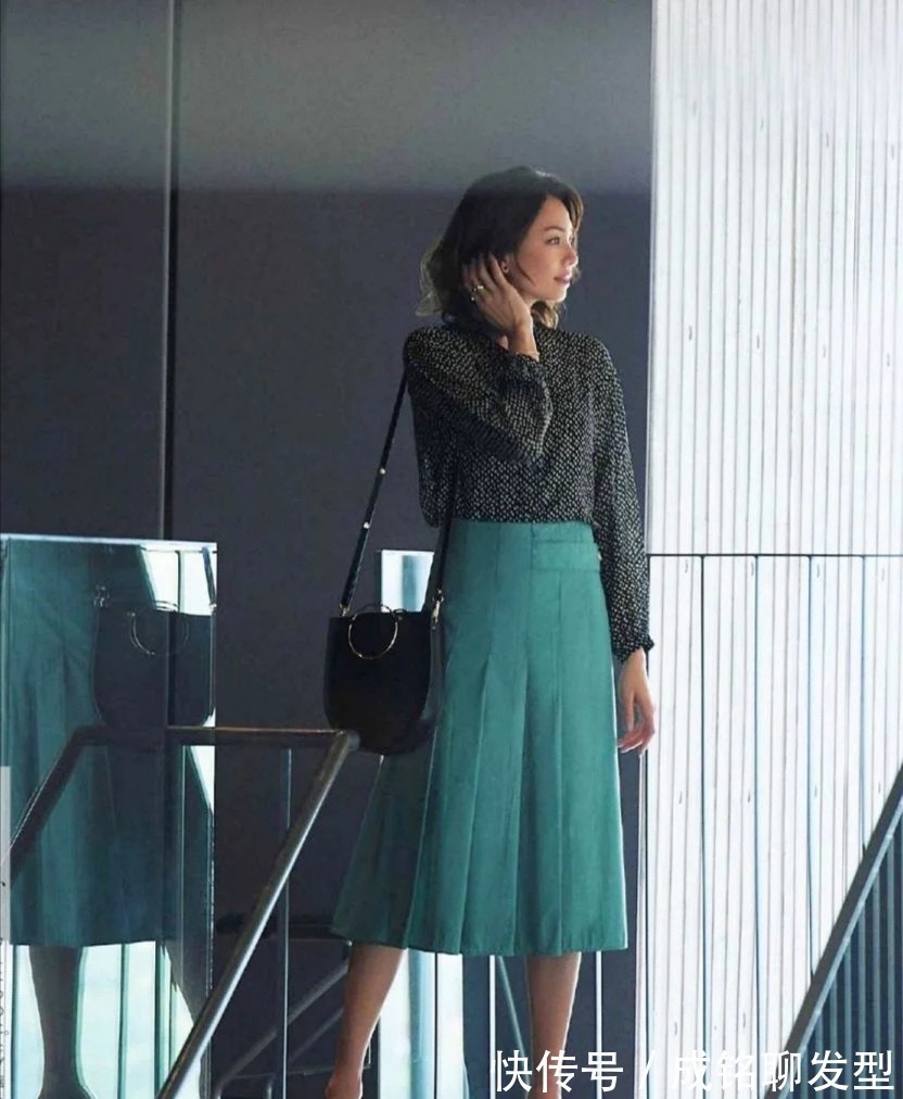 针织衫|轻松甩掉路人感,跟着日本大龄博主学穿搭,年过五十照样美得出众