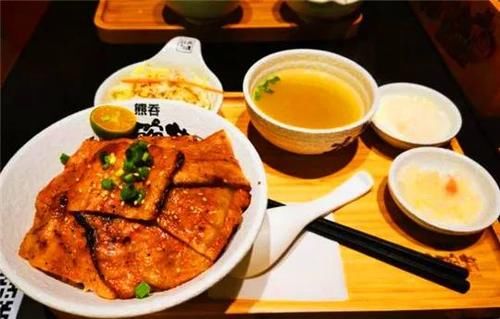 定食|吃遍大连-主食配菜小菜汤,一个盘内托出来,暖心的定食,丰富了你的肠胃~