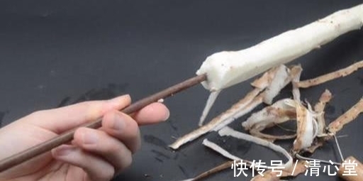 原来山药去皮这么简单，一根筷子轻松搞定，不痒手还干净