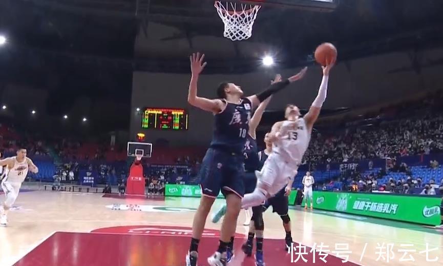 辽宁队|辽宁21-2打爆死敌!广东国内球员8分钟0分,郭艾伦生断羞辱胡明轩