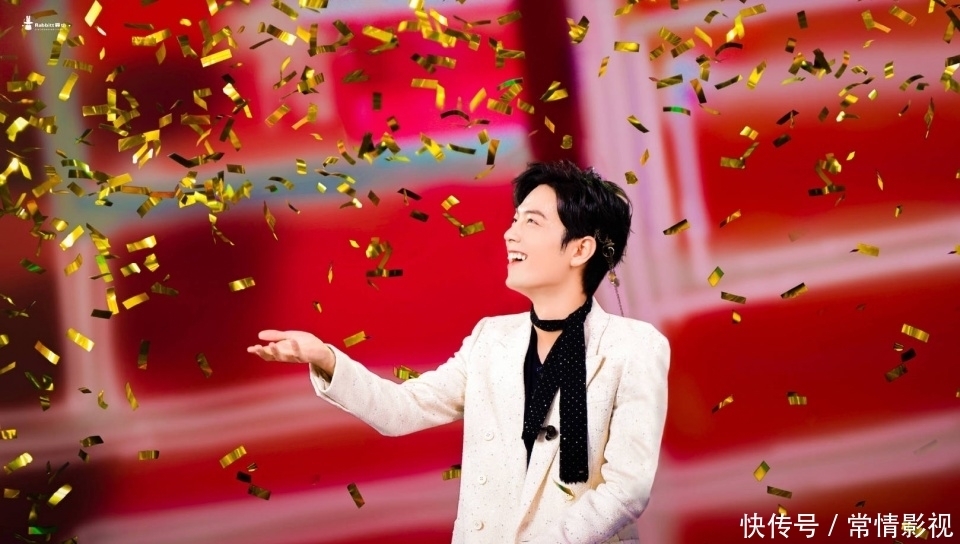 肖战官宣加盟东方卫视春晚,一起来看一看肖战参加过的晚会舞台
