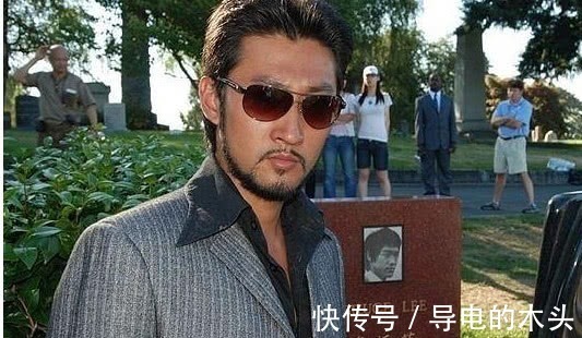 木村|他是日本人,在李小龙最落魄时拜他为师,今94岁仍为他扫墓!