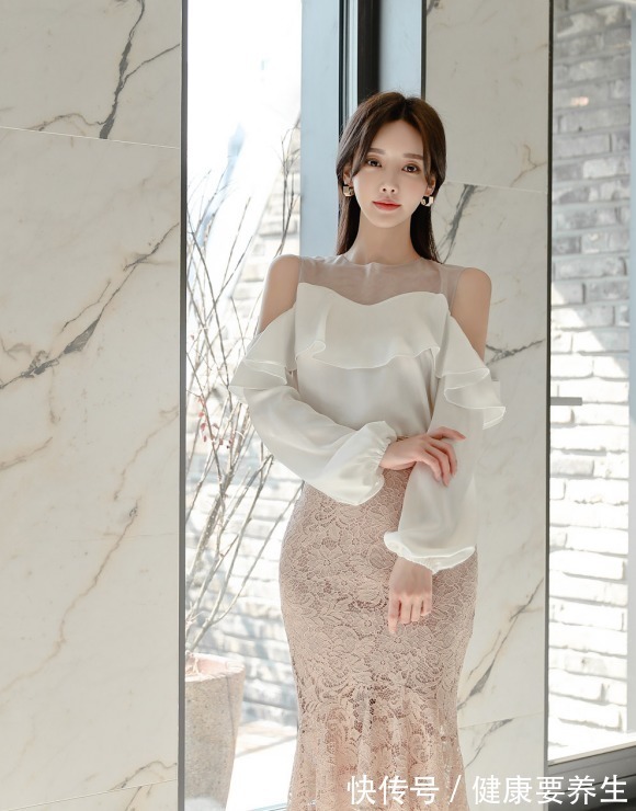 小香风 法式小香风上衣搭配蕾丝鱼尾半身裙,凸显女性时尚优雅的气质!