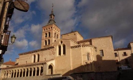 塞哥维亚古罗马输水道，大概建于公元50年前后，迄今完好