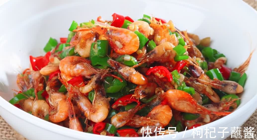 小河虾|冬至多做给家人吃的“长寿菜”，寓意吉利咱不说，爽口又下饭