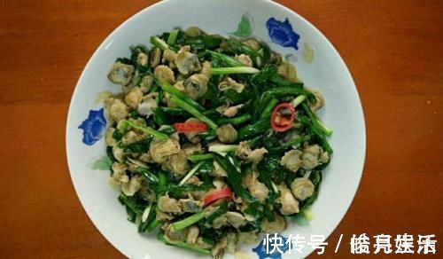 韭菜和它是绝配，简单炒一炒，营养极高，补钙质，比猪肉还美味