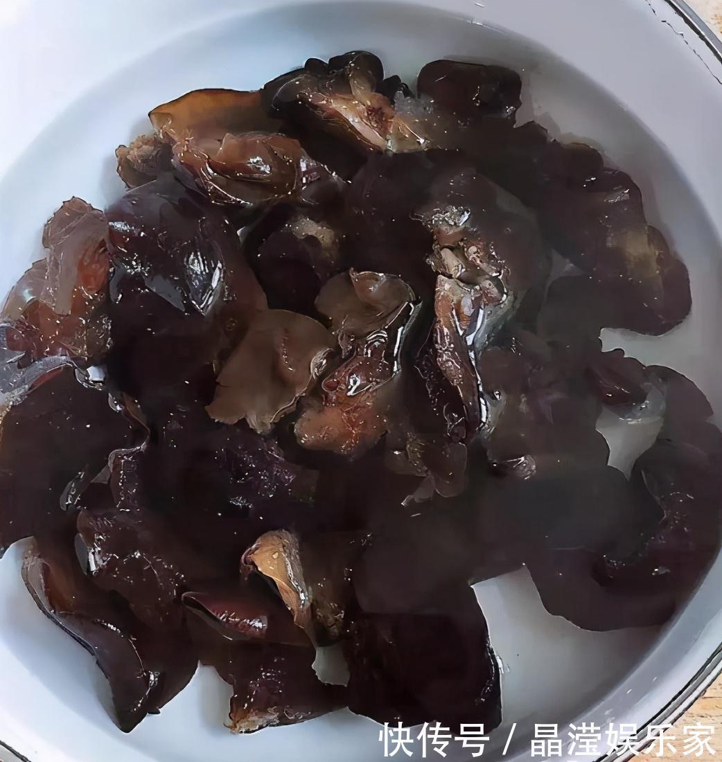 十人泡木耳9人错,教你3招,快速泡发又干净,饭店厨师都这么做