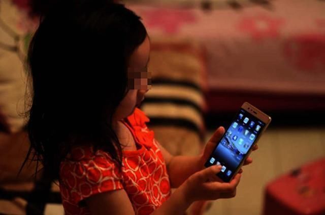 灵活度|经常玩手机的孩子,身上的这项能力,比不玩手机的孩子,要强太多