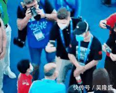 中国跳水队|央视独家报道!婵妹又再次扬名国际,国际泳联主席拿起话筒采访她