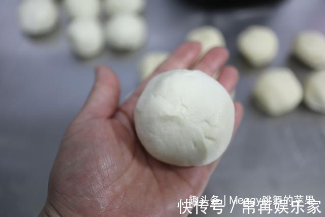 倍儿香的苏式鲜肉月饼,大口吃肉真过瘾,简单几步让酥皮轻薄如雪