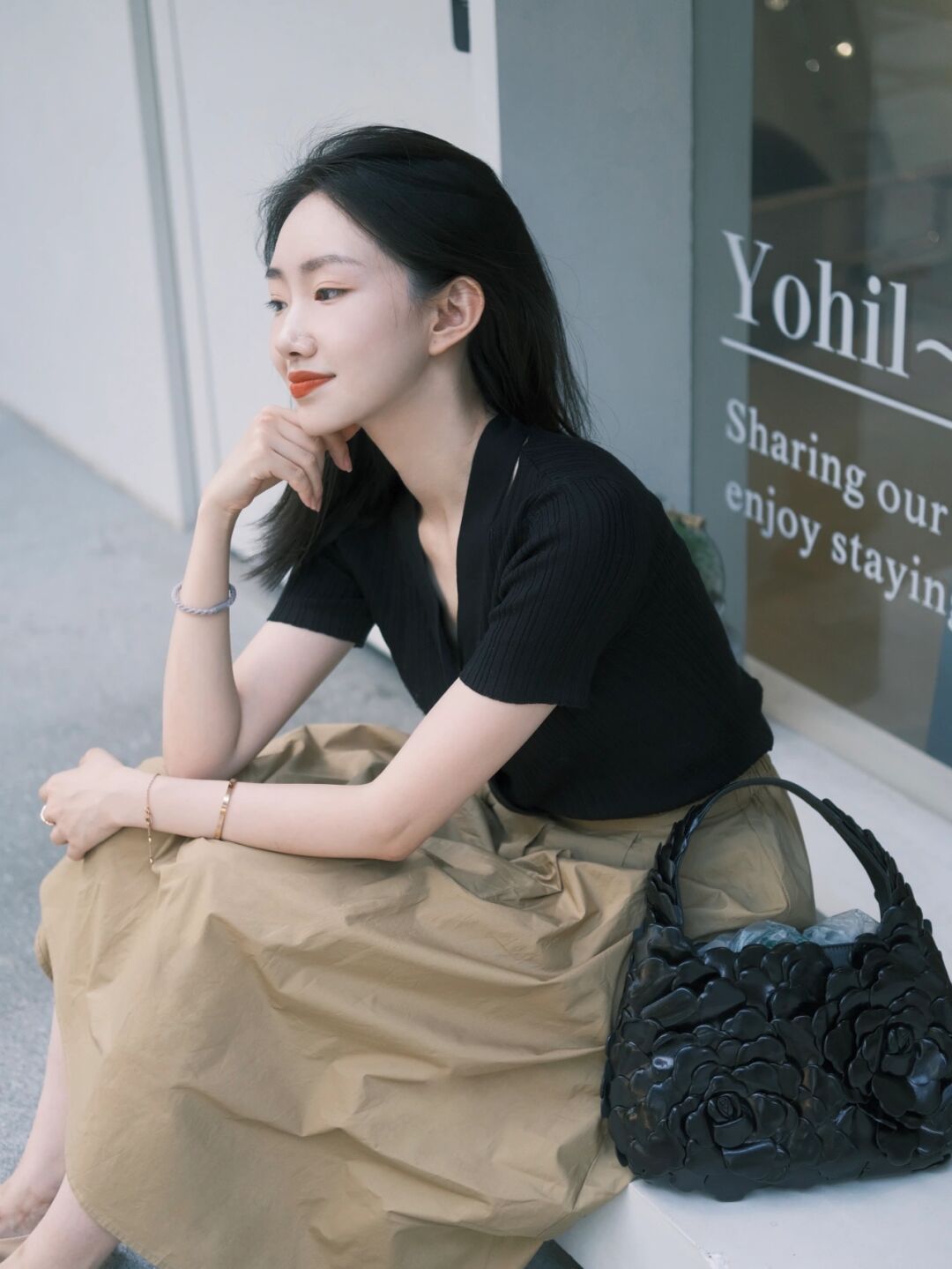 搭配|夏季，如何穿出气质女神范，针织衫搭配半身裙简约高级，清爽干练