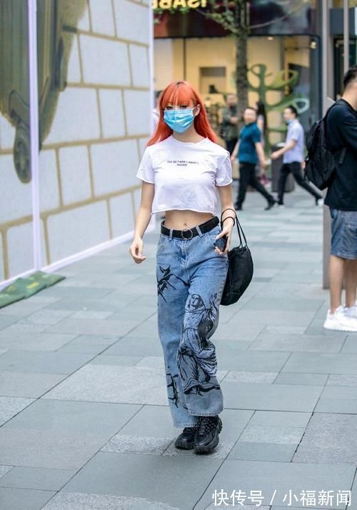 气质感|美女穿搭：牛仔裤依然是冬天的时尚担当，成熟稳重，气质感满满！