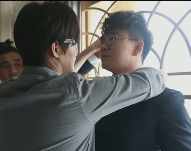 他倆親上了終究是黃曉明錯付了……