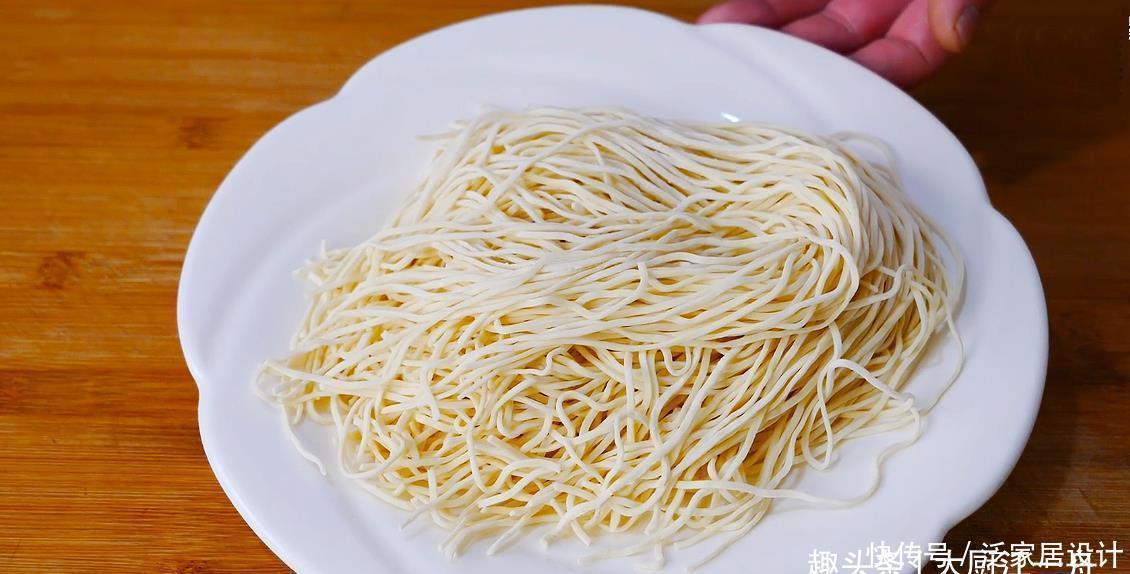 好吃|面条这样做太好吃了，一周吃7次都不嫌多，一次做一大碗都不够吃