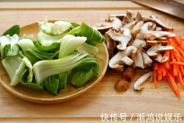 解馋|极简版炒面,杂蔬肉丝乌冬面,开胃解馋不油腻