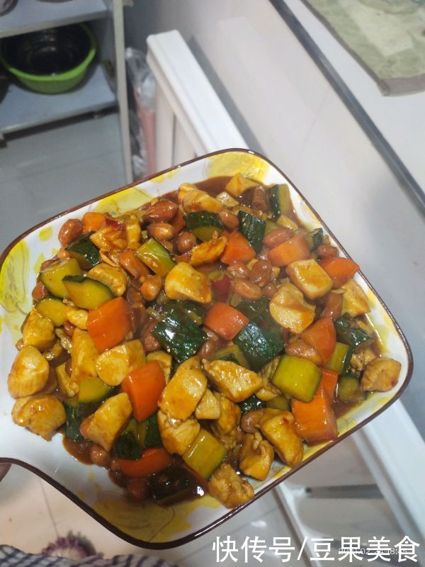 宫保鸡丁一上桌,老人宝宝全都笑