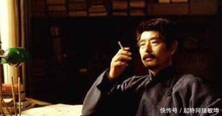 鲁迅一句“大约孔乙己的确死了”,初看以为是病句,细想痛彻心扉