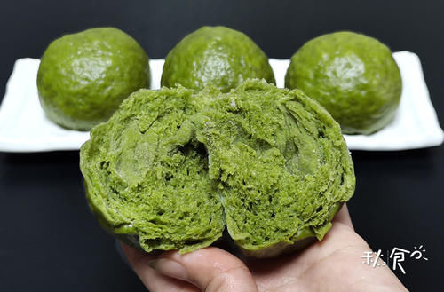 春天濕氣重，做饅頭用這碗“草汁”來(lái)和面，清香翠綠，好吃還養(yǎng)人