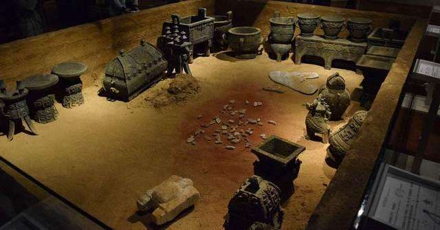 盖器&妇好墓发现“谜”样龙纽石器盖,为何有的专家说,它有可能是印模