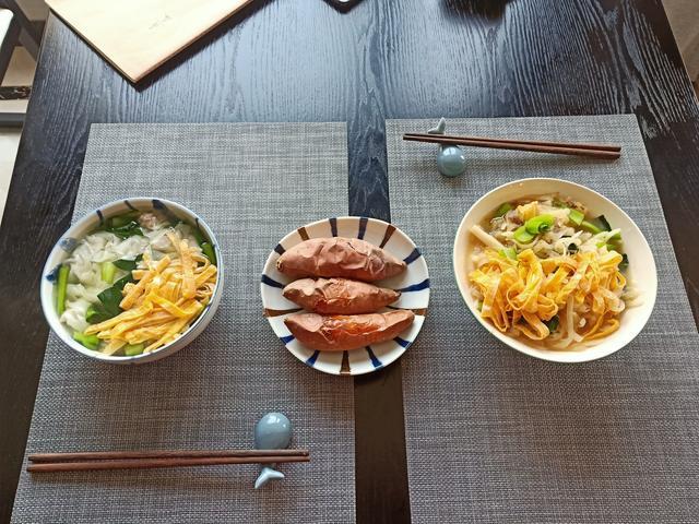 老两口的极简早餐,热乎乎的真好吃,营养也齐全,日子恬淡又美好