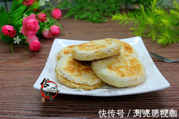 面团|半碗面粉加一勺酱，快速做一锅香喷喷的煎饼，好配方收起来