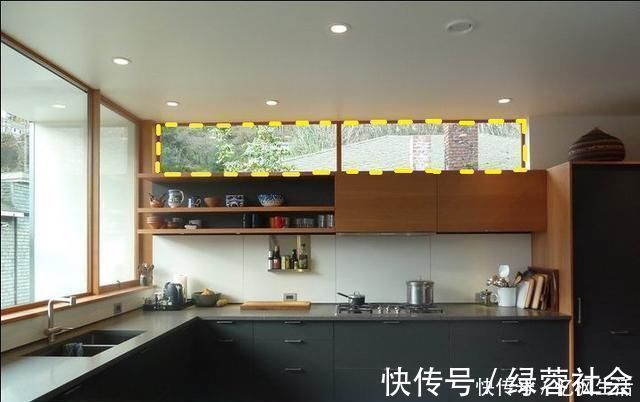 日本|学学日本这细节,吊柜不装到顶,留出空隙装长玻璃,小厨房亮堂了