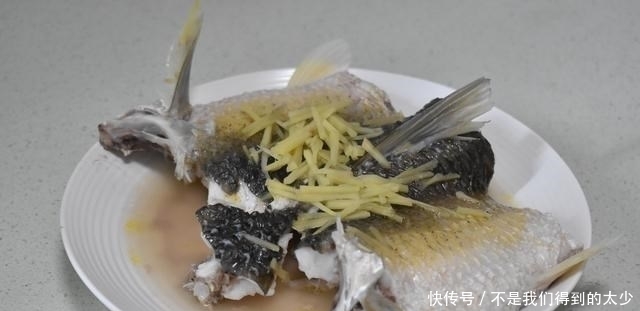 两口子的晚餐,一荤一素一汤,实惠又好吃,吃着舒服,光盘不浪费