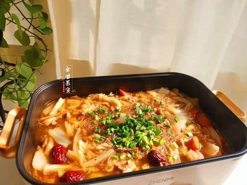 家常|三人午餐,炖一锅家常菜肴,有荤有素有粗粮,连米饭也省下了