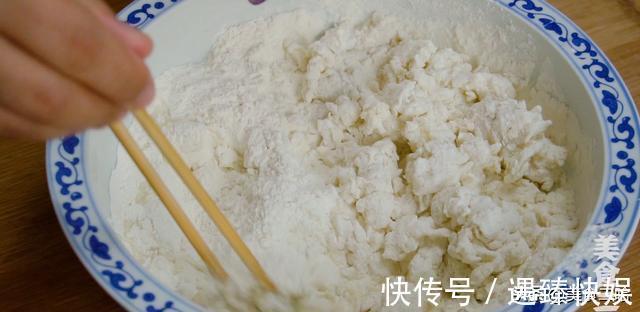 油酥|烙饼想要柔软多层?大多以为要抹很多油,用开水烫面,其实都不对